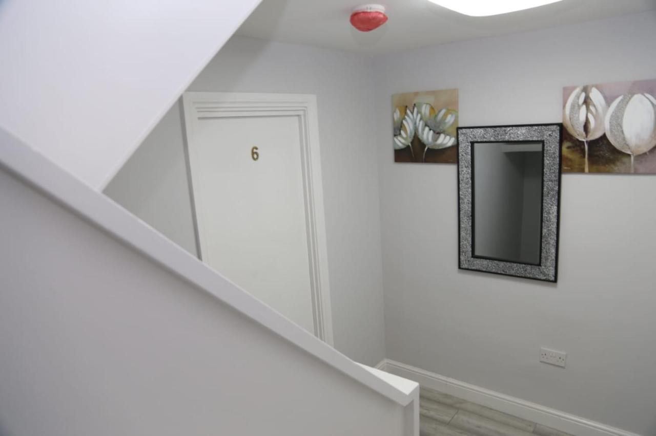 A A Guest Rooms Woolwich Лондон Экстерьер фото